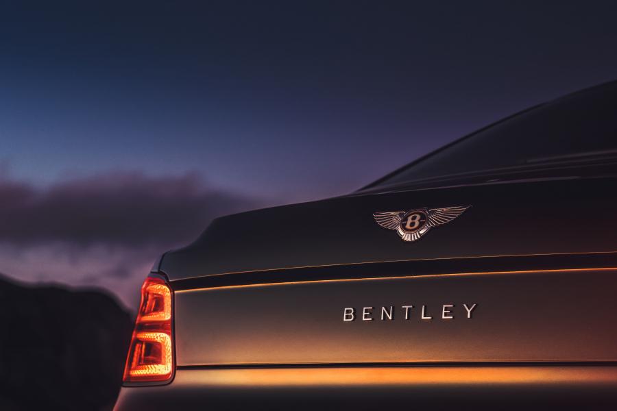Логотип Bentley Flying Spur Blackline 2019 года  (WW) (фото 13 из 40)